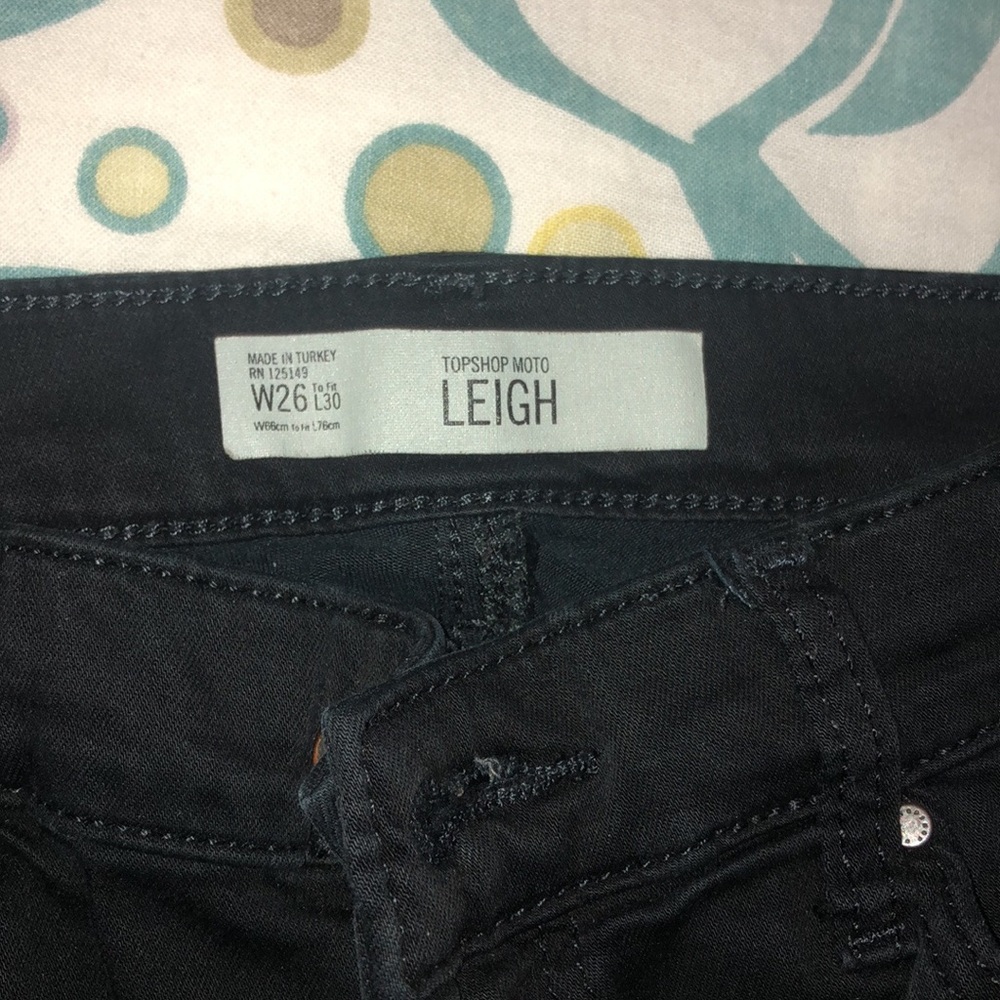 Topshop Leigh Jeans black 26x32 with knee cuts
